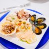 Piatto di frutti di mare vari.